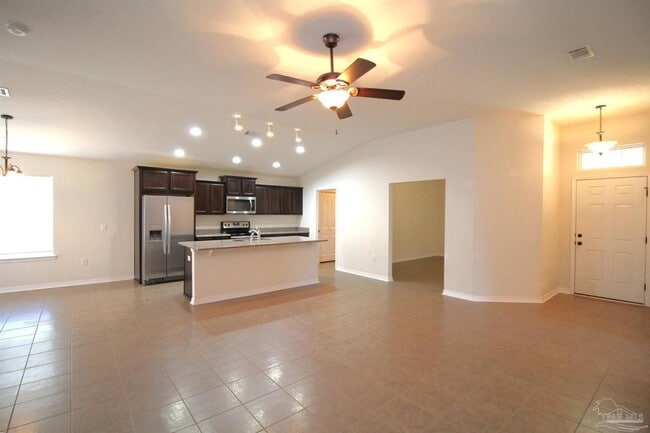 Building Photo - 5621 Peach Dr