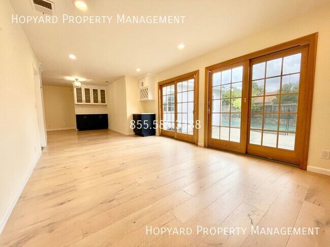 Building Photo - Beautiful 4 Bedroom, 2 Bathroom single fam...