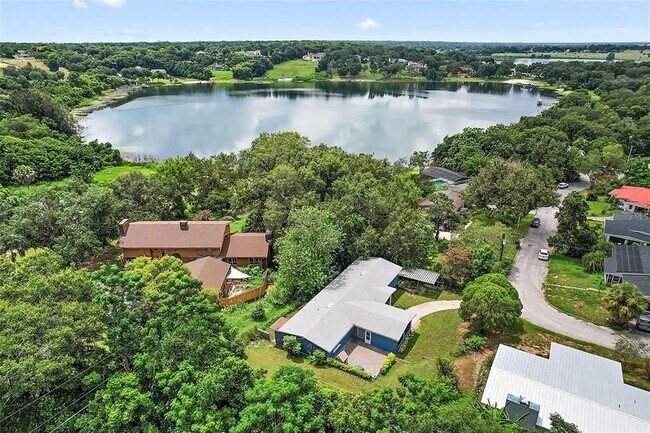 Building Photo - 895 Lake Nettie Dr