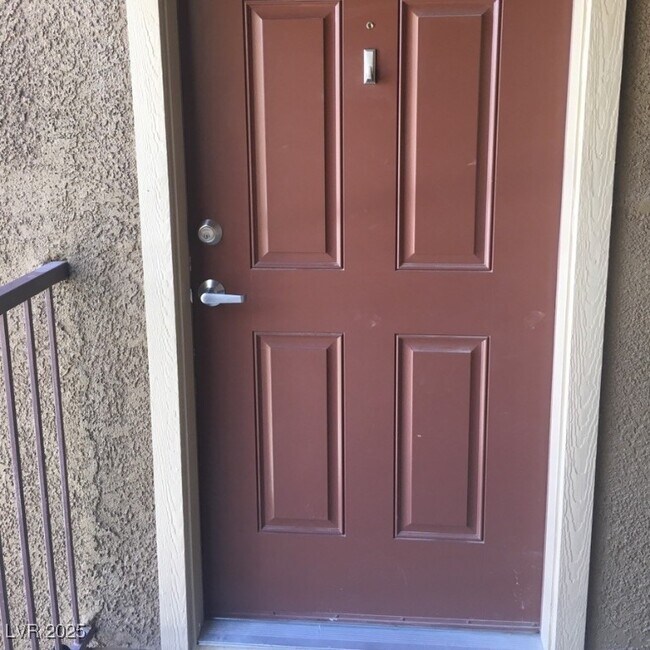 Foto del edificio - 950 Seven Hills Dr