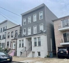 Building Photo - 162 Griffith St