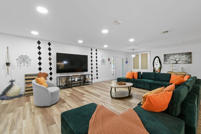 Building Photo - 13014 46th Ct N