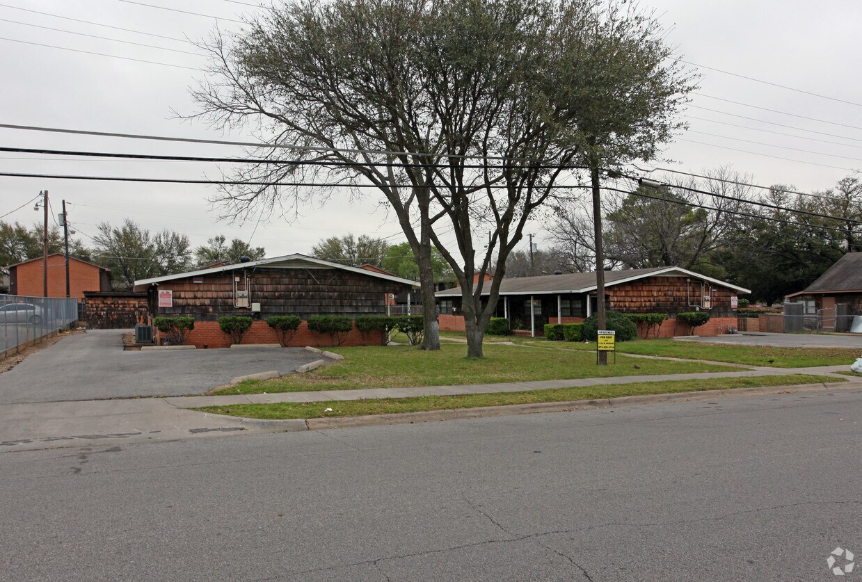 Primary Photo - 1100-1106 Holly St