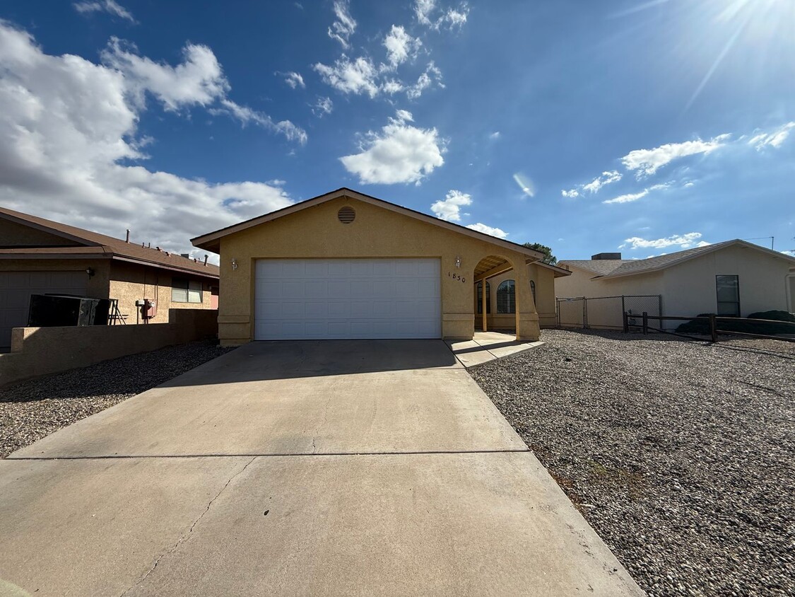 Primary Photo - 3 Bedroom 2 Bathroom Home