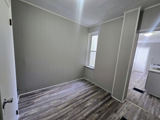 Building Photo - 325.5 S Lumber St