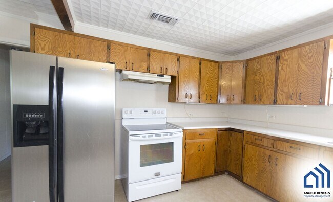 Building Photo - Affordable 3 bedroom 1 bath house COMING SOON!