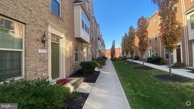 Building Photo - 1733 Lantern Mews