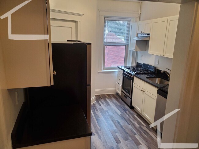 Building Photo - No Brokers Fee, Large Unit in Allston, Balcony, On-Site Maintenance, Laundry, heat, Hot Water Inc...