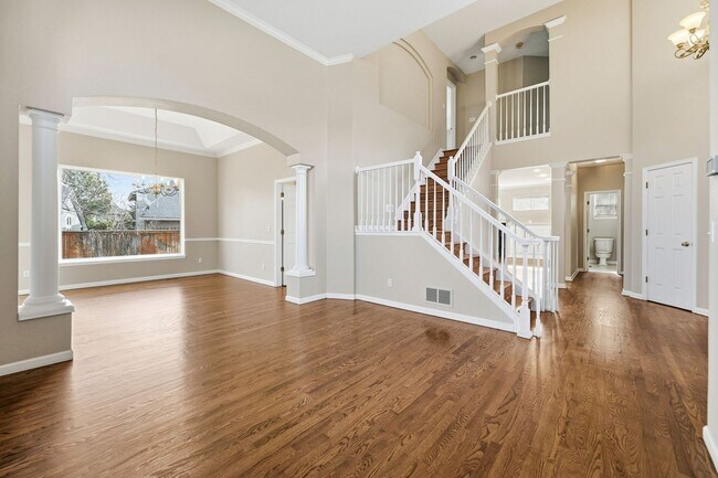 Foto del edificio - Incredible 4 Bed 4 Bath in Stonegate!