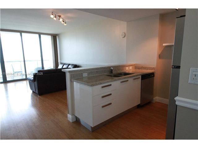 Foto del edificio - 601 NE 36th St