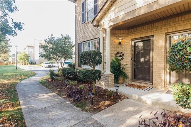 Building Photo - 2000 Picardy Ct