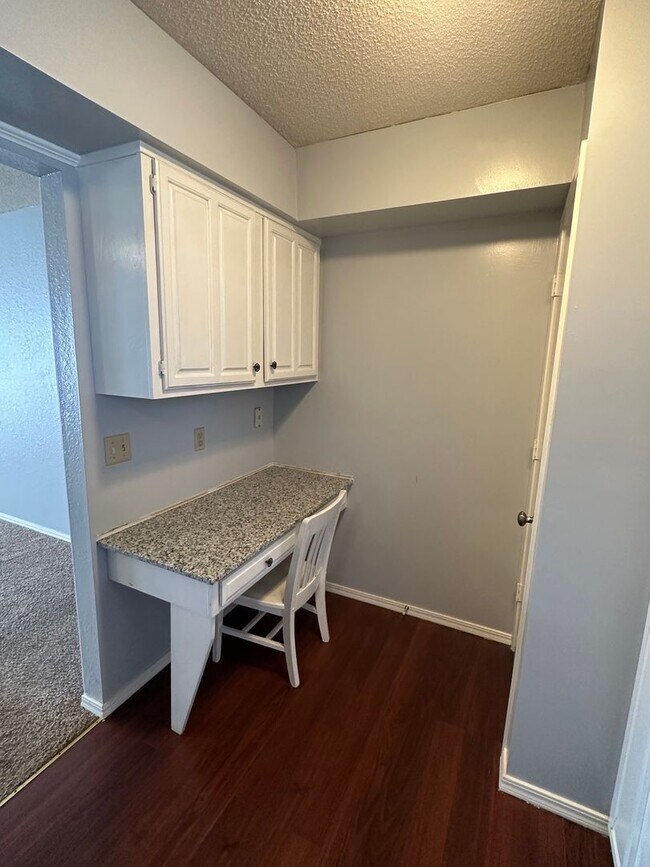 Foto del edificio - 2 Bed/2 Bath 2nd Floor Condo