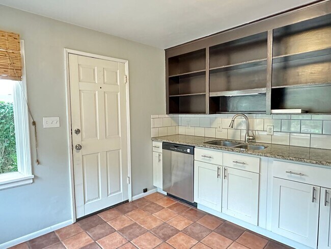 Foto del edificio - Beautiful 3 Bedroom home in desirable Ball...