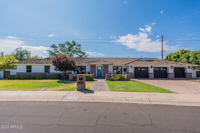 Building Photo - 6433 E Calle Camelia