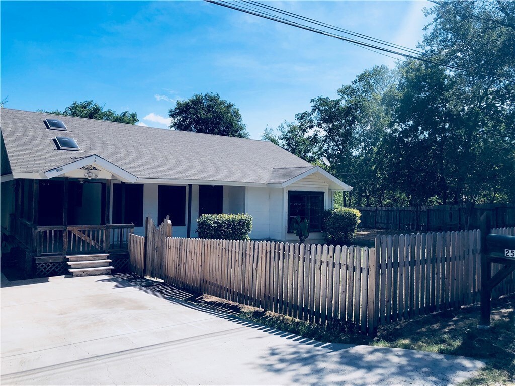 Primary Photo - 2502 De Soto Dr
