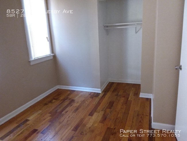 Foto del edificio - 8527 S. Oglesby Ave (South Chicago)