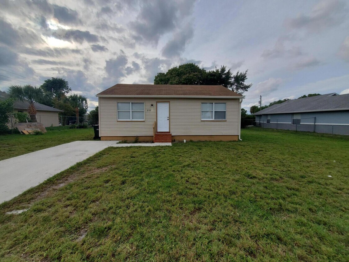 Primary Photo - 210 NW 13th Ave