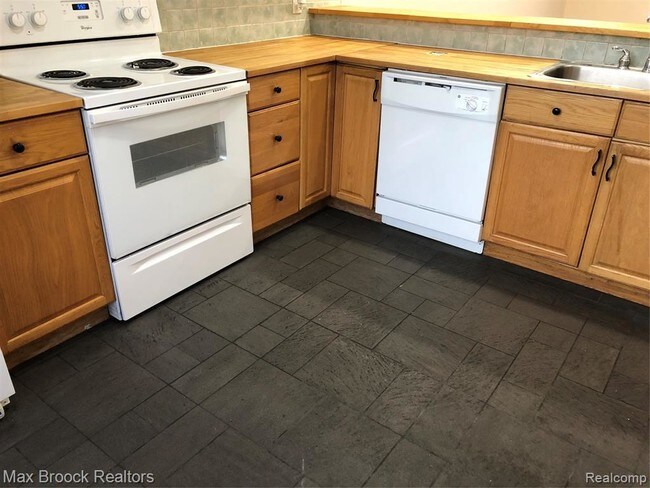 Building Photo - 1653 Wimbledon Dr