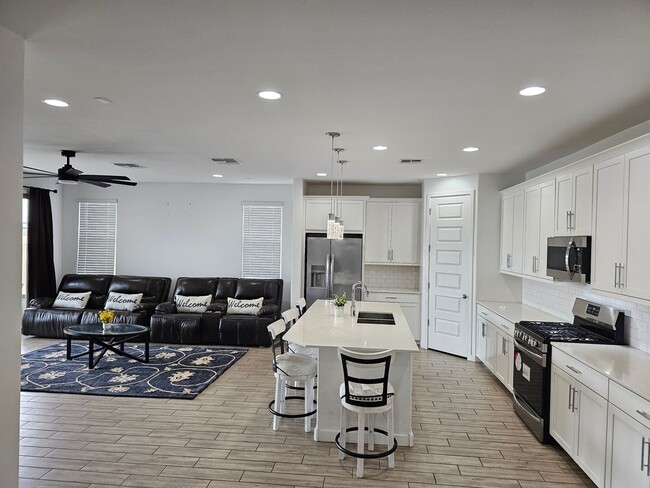Building Photo - Beautifully Maintained 4 Bed, 3 Full Bath ...