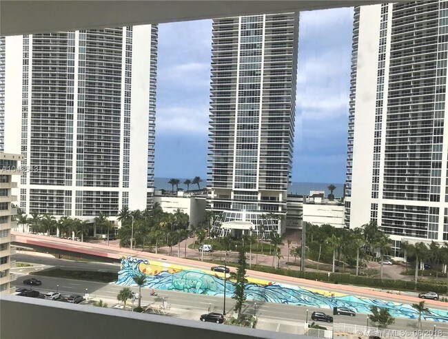 Building Photo - PLAZA TOWERS NORTH CONDO