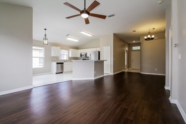 Building Photo - 9801 Laurel Ledge Dr