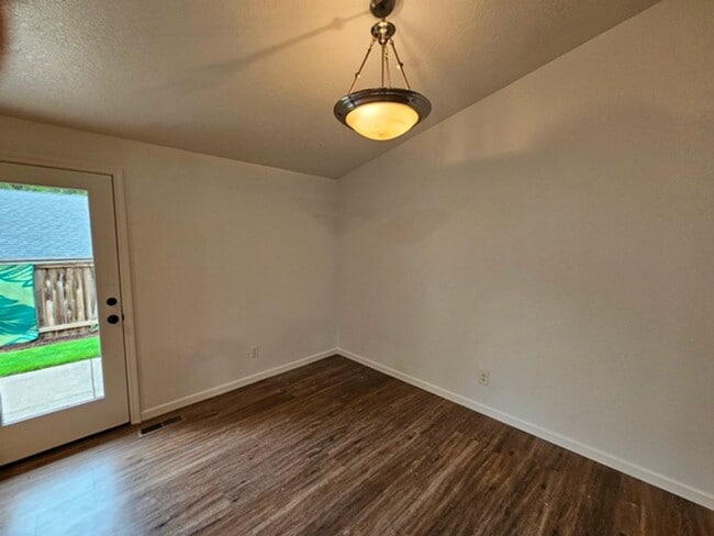 Foto del edificio - 3Bd/2Ba Single Story Home-Available to view beginning 4/27/2026!