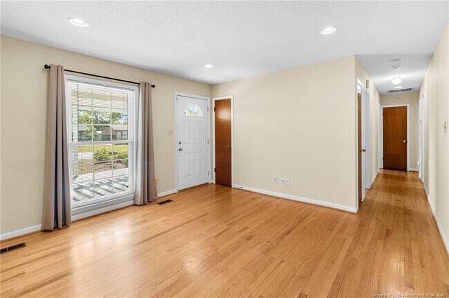 Foto del edificio - 1644 Inverness Dr