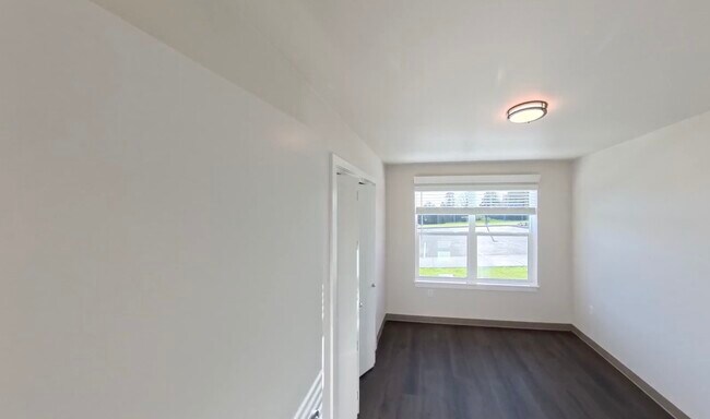 Foto del edificio - 900 N Oak Harbor St