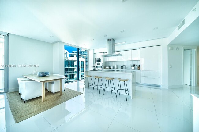 Foto del edificio - 300 Sunny Isles Blvd