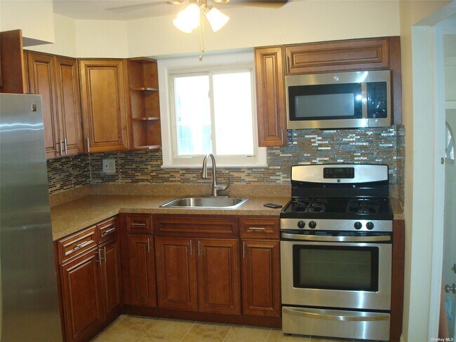 Foto del edificio - 245-43 148th Dr