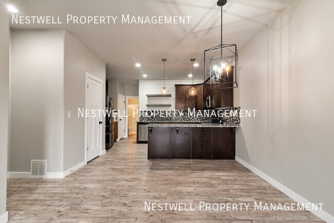 Foto del edificio - 323 N 725 E