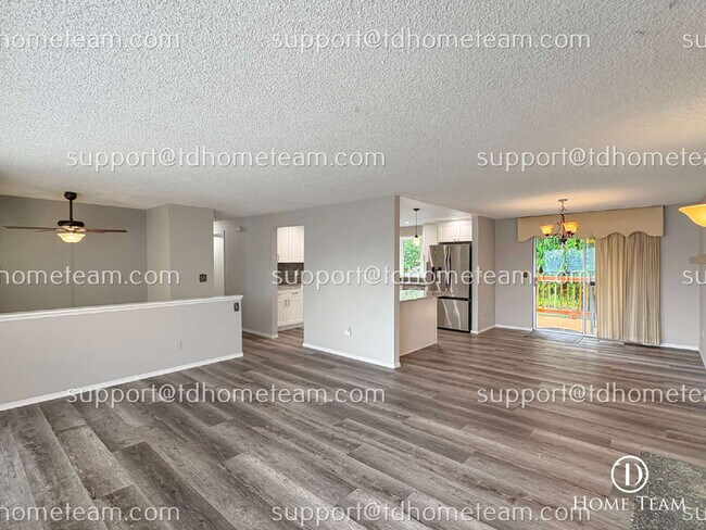 Foto del edificio - "Spacious 4-Bed Oasis with Granite Touches & Finished Basement in Renton!"