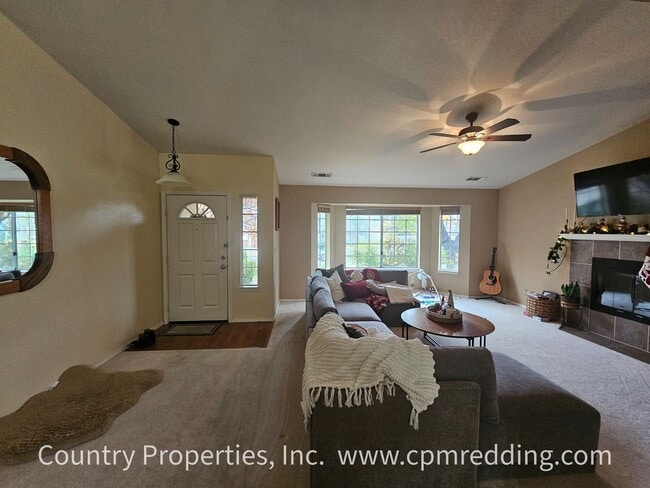 Building Photo - Spacious 4-Bedroom Home in Mary Lake Neighborhood Available January 15th!