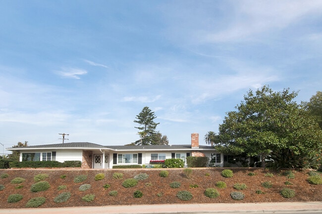 Building Photo - STUNNING & RARE 3BD/2.5BA LA JOLLA HOME WITH A POOL! $7,995/mo
