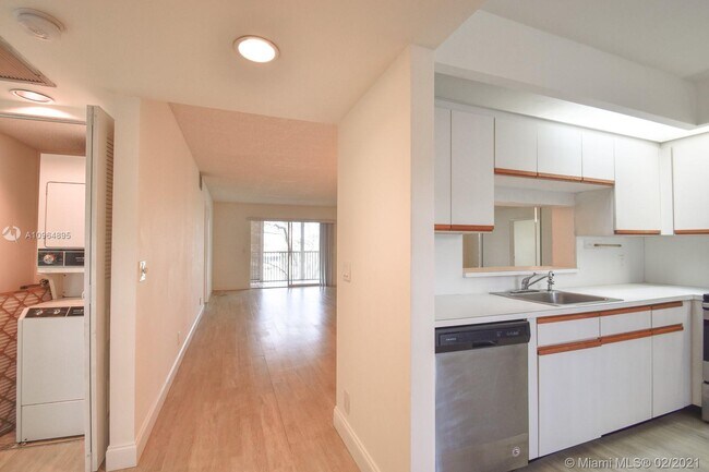 Building Photo - 1001 SW 128th Terrace