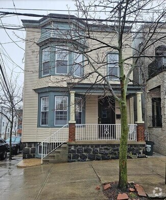 Building Photo - 553 65th St