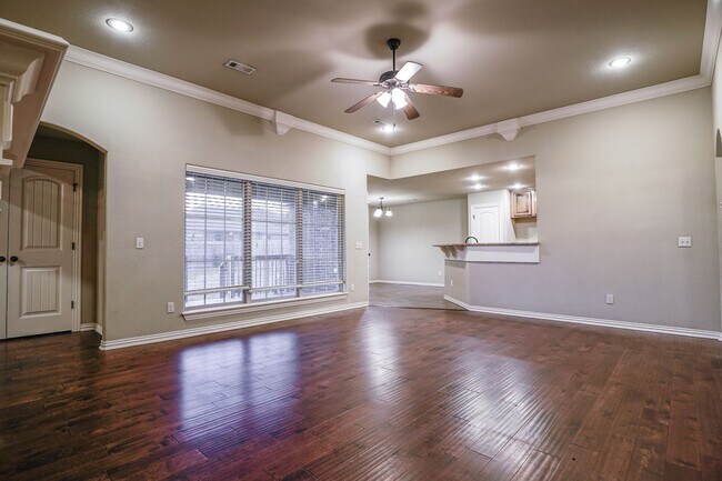 Foto del edificio - Large 4 bedroom 2 bath home