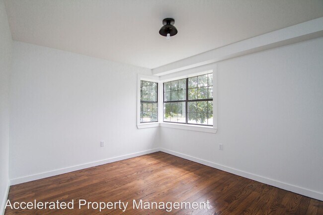 Building Photo - 511 W 16th St