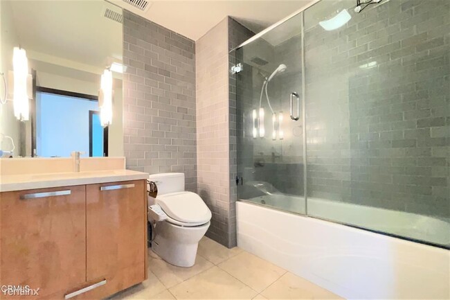 2 br, 2 bath Condo - 702 S Serrano Ave Apt... photo'