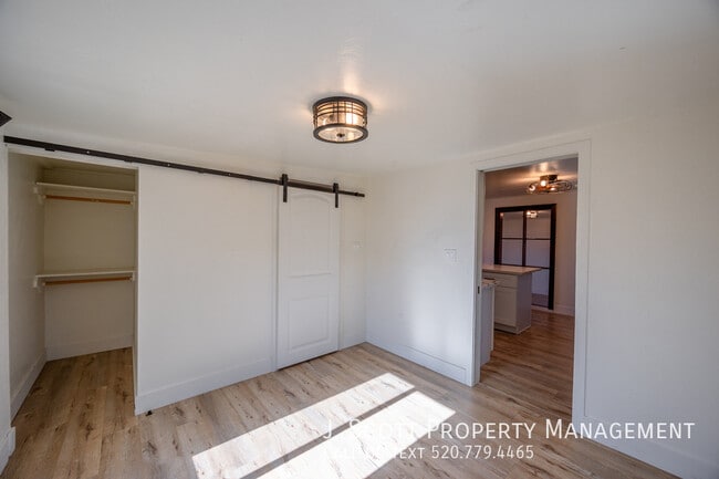 Building Photo - 1460 E Fillmore St