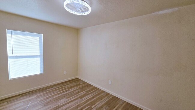 Foto del edificio - 2200 E California Ave