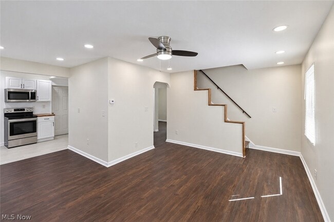 Building Photo - 443 Fairway Blvd