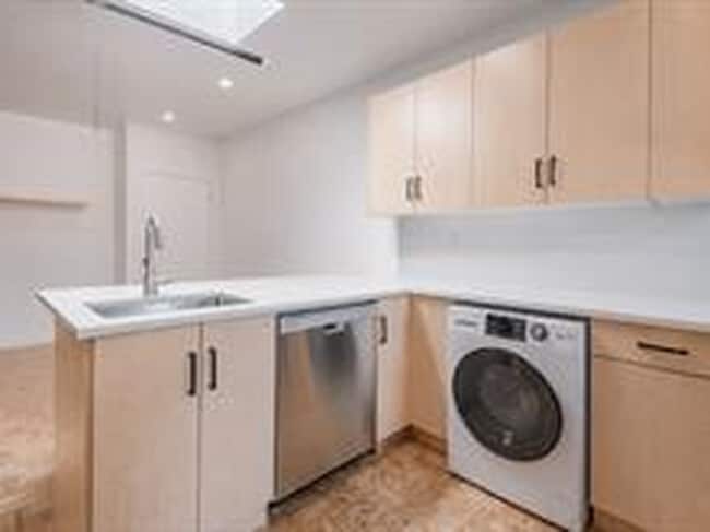 Building Photo - 5104 Rue Garnier