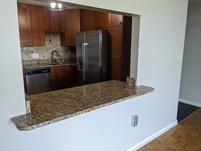 Foto del edificio - 2 Bedroom Condo in Towson