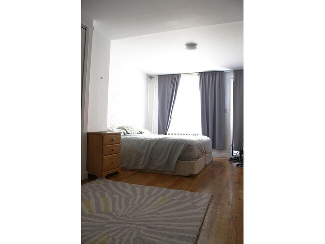 Foto del edificio - 446 W 22nd St