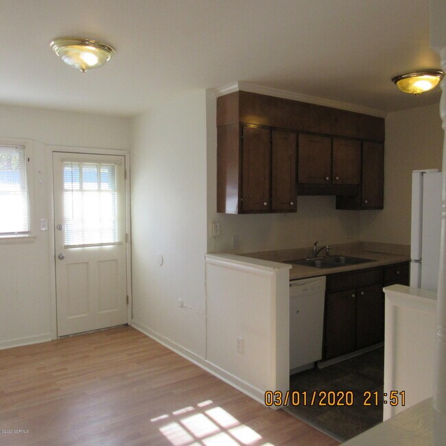 Building Photo - 715 Montclair Dr