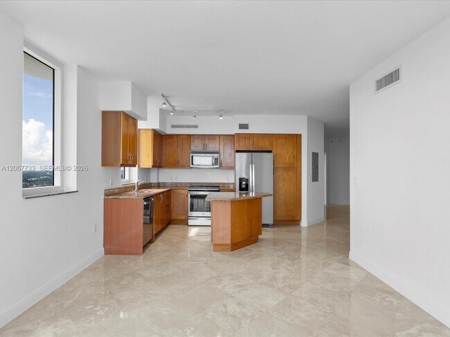Foto del edificio - 1745 E Hallandale Beach Blvd