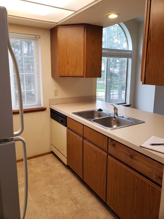Foto del edificio - Spacious Two Bedroom Coming Available!