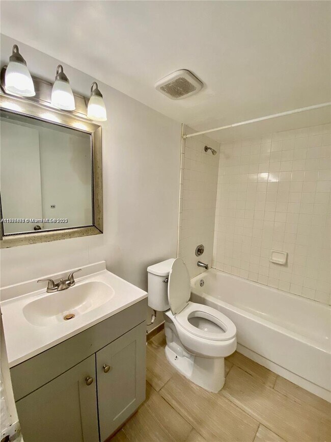 Building Photo - 2 bedroom in Miramar FL 33025