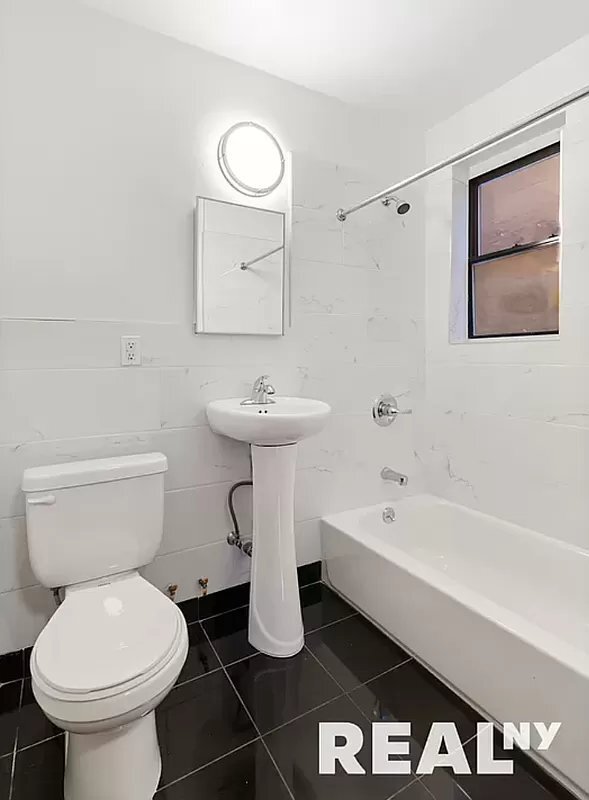Foto del edificio - 331 West 16th Street